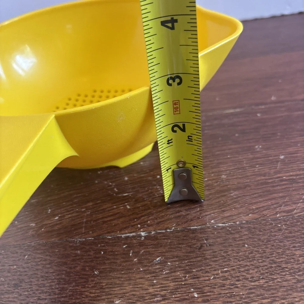 Tupperware Vintage Colander‎ Yellow 1 Quart Strainer with Handle #1200-3